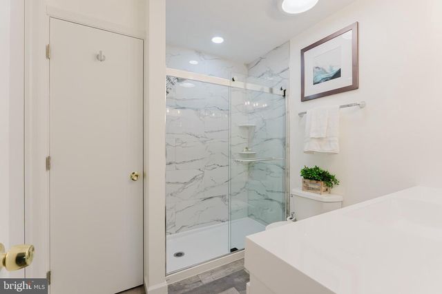 9010 LAKE BRADDOCK DR, Burke, VA 22015