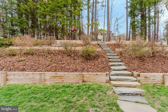 9010 LAKE BRADDOCK DR, Burke, VA 22015