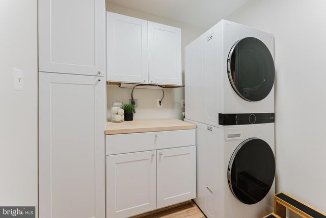 9010 LAKE BRADDOCK DR, Burke, VA 22015