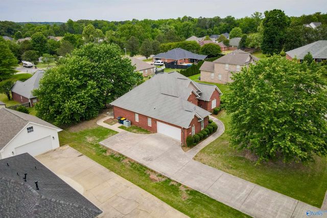 126 Amber Way, Decatur, AL 35603
