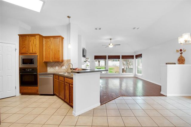 281 Hutton DR, Kyle, TX 78640