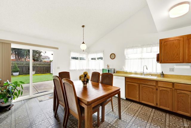 909 Seascape Cir, Rodeo, CA 94572