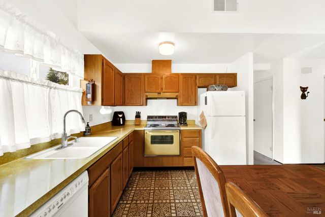 909 Seascape Cir, Rodeo, CA 94572