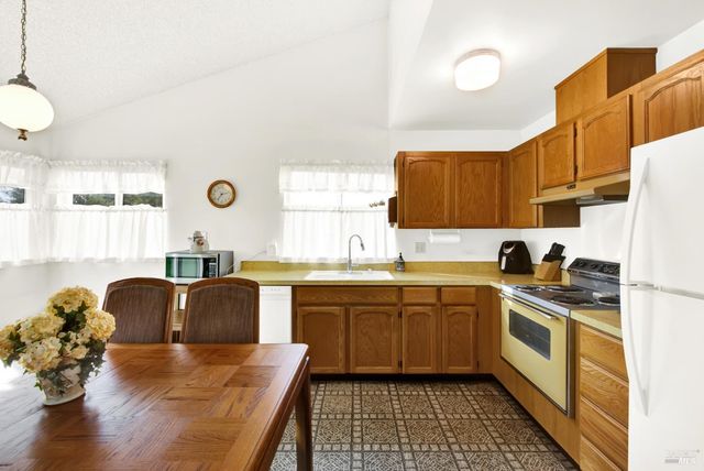 909 Seascape Cir, Rodeo, CA 94572