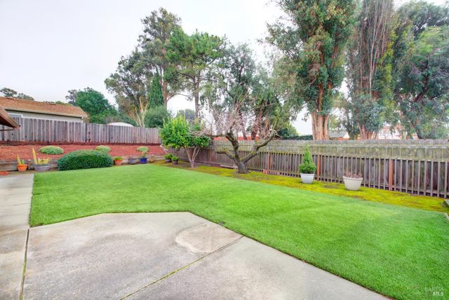 909 Seascape Cir, Rodeo, CA 94572