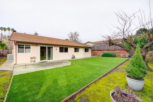 909 Seascape Cir, Rodeo, CA 94572