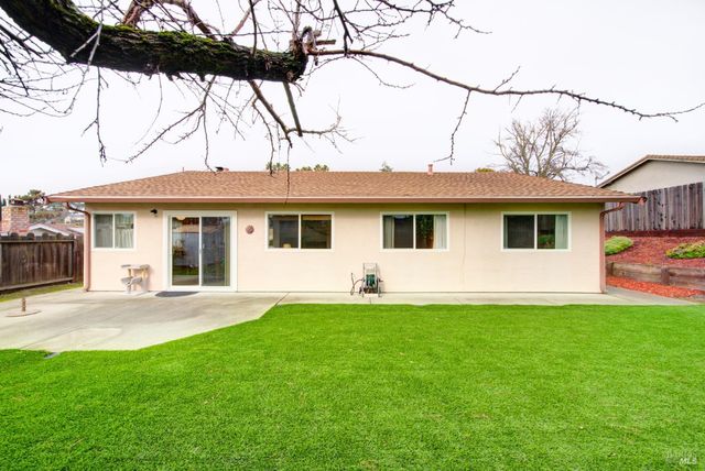 909 Seascape Cir, Rodeo, CA 94572