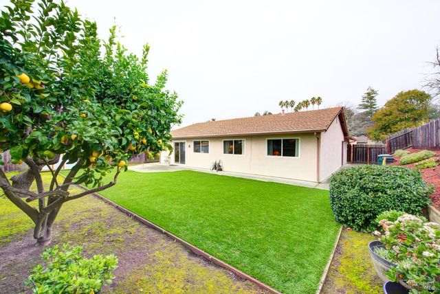 909 Seascape Cir, Rodeo, CA 94572