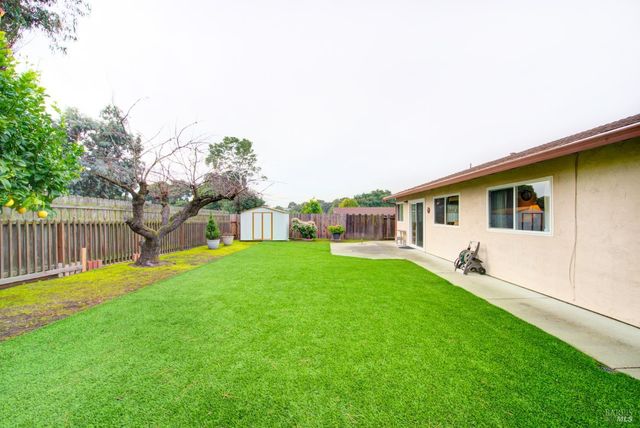 909 Seascape Cir, Rodeo, CA 94572