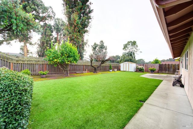 909 Seascape Cir, Rodeo, CA 94572