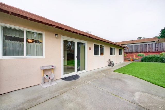 909 Seascape Cir, Rodeo, CA 94572