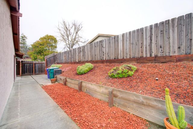 909 Seascape Cir, Rodeo, CA 94572