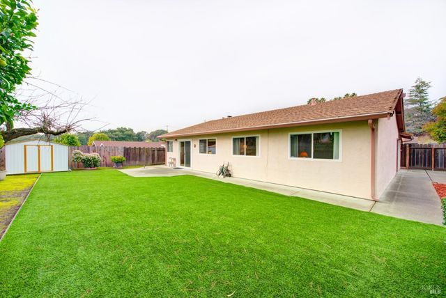 909 Seascape Cir, Rodeo, CA 94572