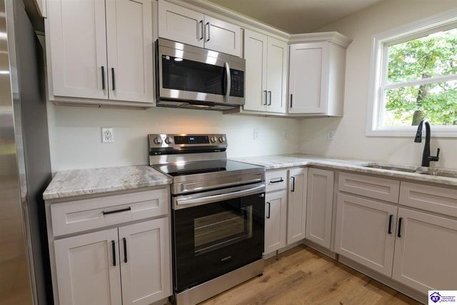 114 E Main Street, Vine Grove, KY 40175