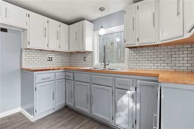 12007 E Alberta Street, Sugar Creek, MO 64054