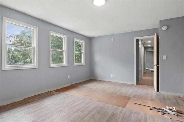 12007 E Alberta Street, Sugar Creek, MO 64054