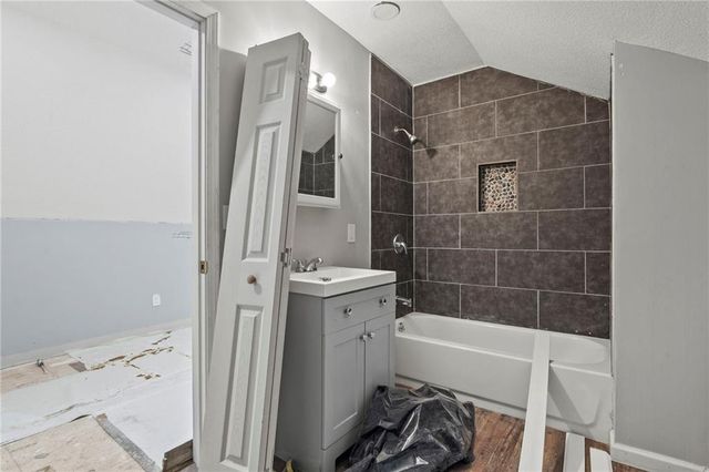 12007 E Alberta Street, Sugar Creek, MO 64054