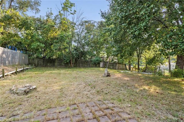 12007 E Alberta Street, Sugar Creek, MO 64054