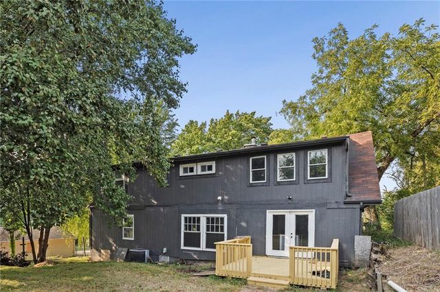 12007 E Alberta Street, Sugar Creek, MO 64054