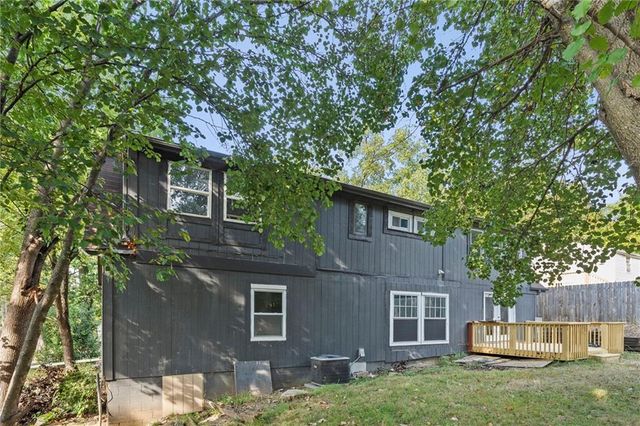 12007 E Alberta Street, Sugar Creek, MO 64054