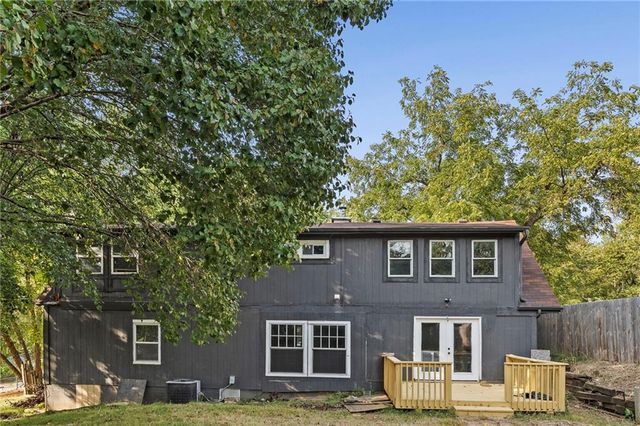 12007 E Alberta Street, Sugar Creek, MO 64054