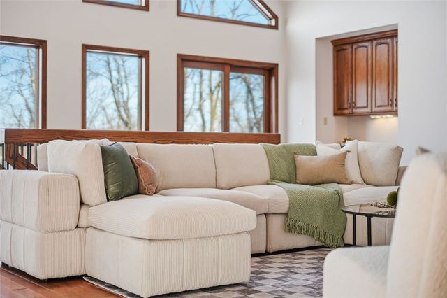 250 County Line Rd, Cecil, PA 15017