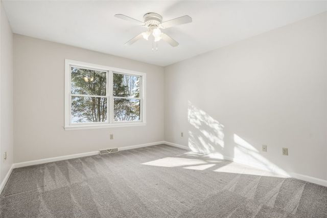 250 County Line Rd, Cecil, PA 15017