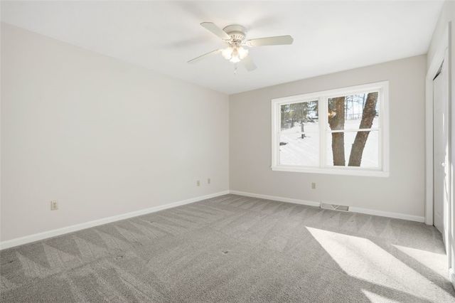 250 County Line Rd, Cecil, PA 15017