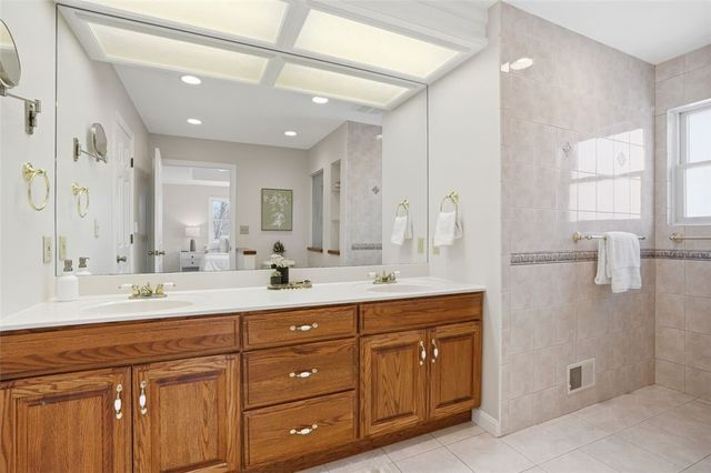 250 County Line Rd, Cecil, PA 15017