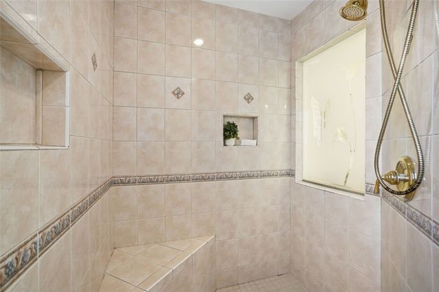 250 County Line Rd, Cecil, PA 15017