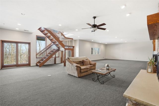 250 County Line Rd, Cecil, PA 15017