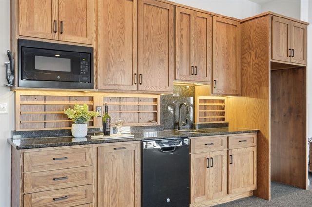 250 County Line Rd, Cecil, PA 15017