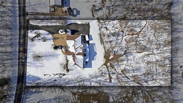 250 County Line Rd, Cecil, PA 15017