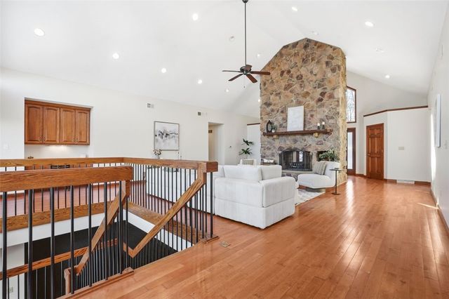 250 County Line Rd, Cecil, PA 15017