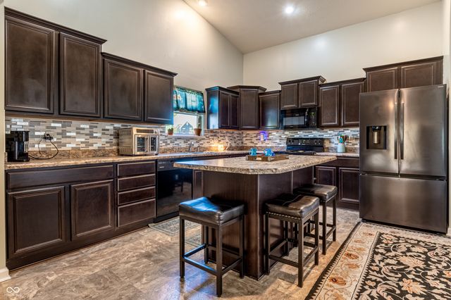 1393 W Limestone Way, Fortville, IN 46040