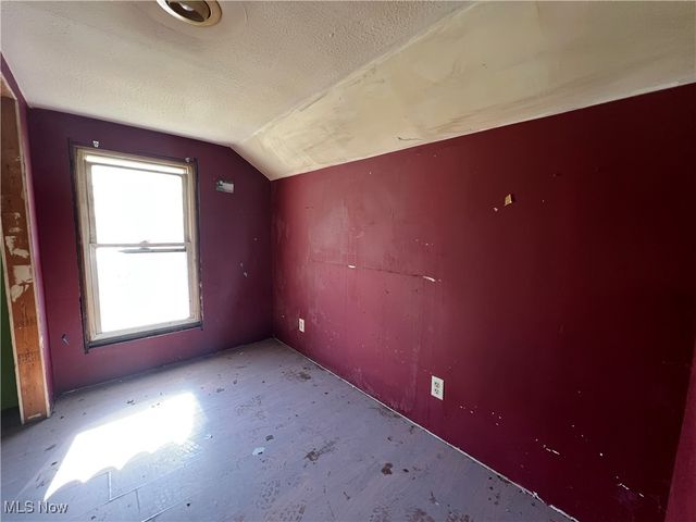 69680 Main Street, St Clairsville, OH 43950