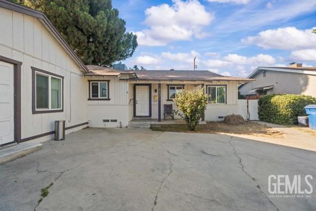 4424 Bloomquist Drive, Bakersfield, CA 93309