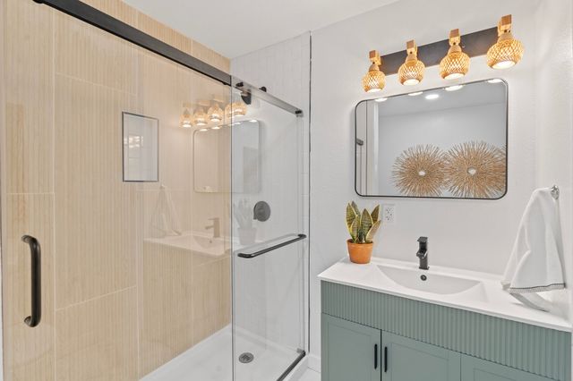 211 Almond Street, Waxahachie, TX 75165