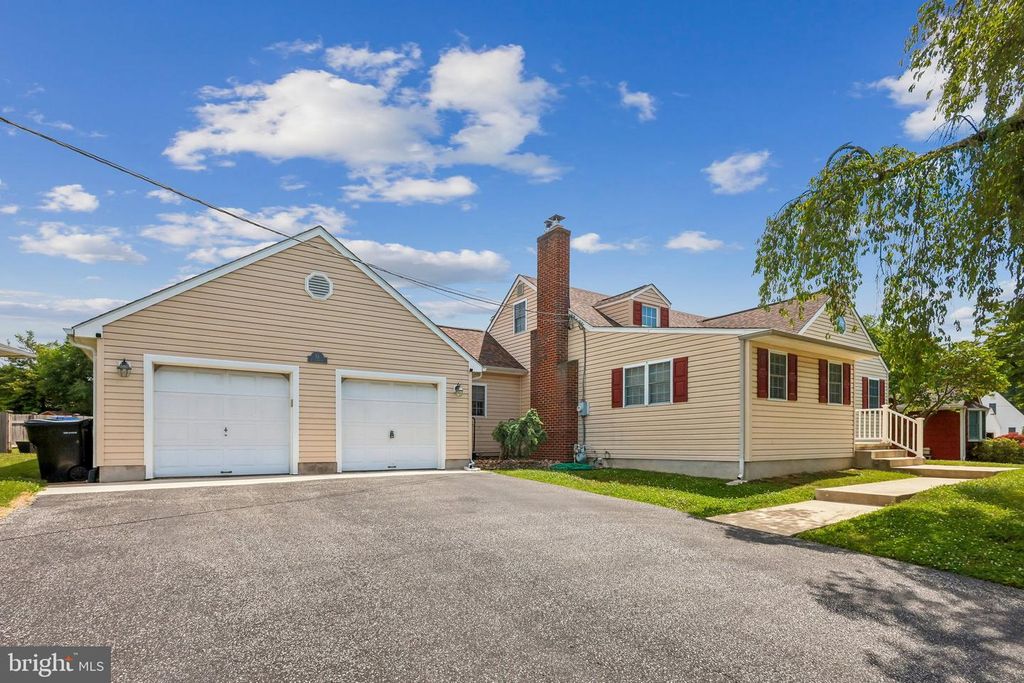 Image 2 of property listing at 23 ALLEN AVE, Medford, NJ 08055