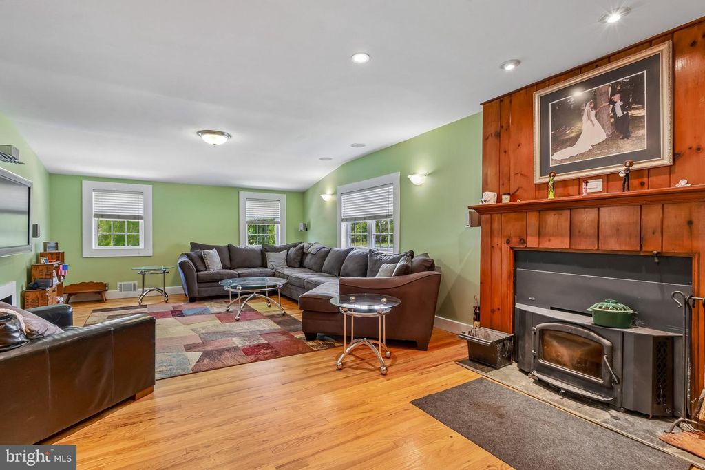 Image 5 of property listing at 23 ALLEN AVE, Medford, NJ 08055