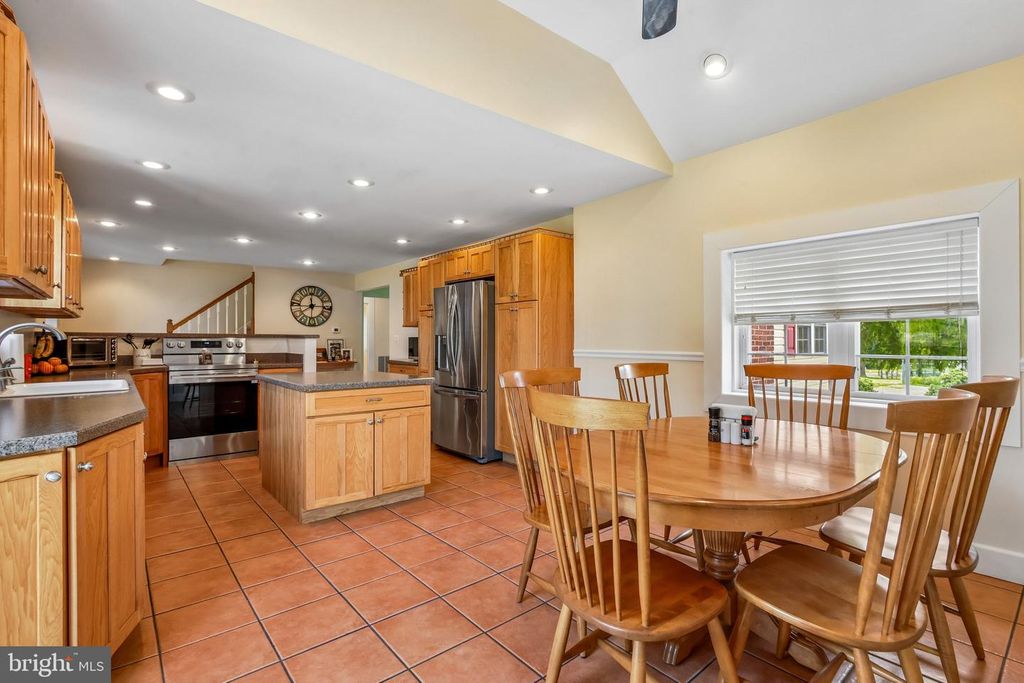 Image 6 of property listing at 23 ALLEN AVE, Medford, NJ 08055