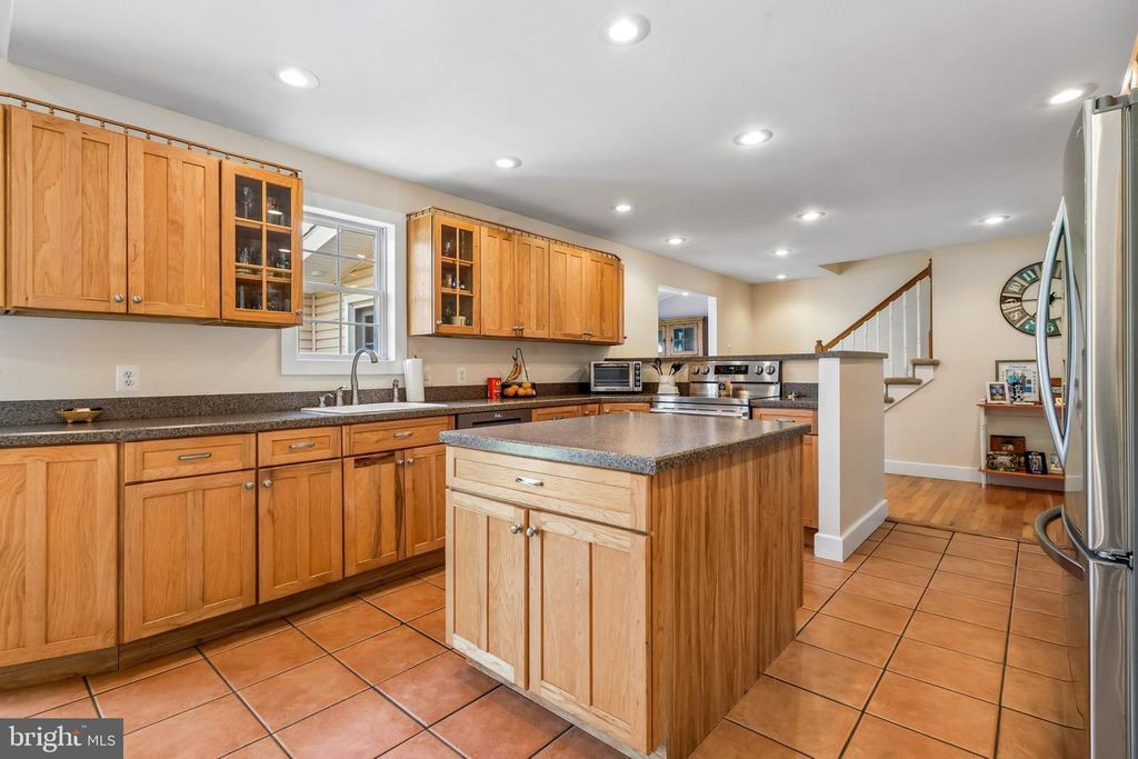 Image 8 of property listing at 23 ALLEN AVE, Medford, NJ 08055