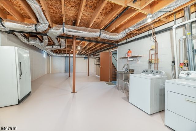 33 Hibler Rd, Green Twp., NJ 07860