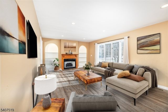 33 Hibler Rd, Green Twp., NJ 07860