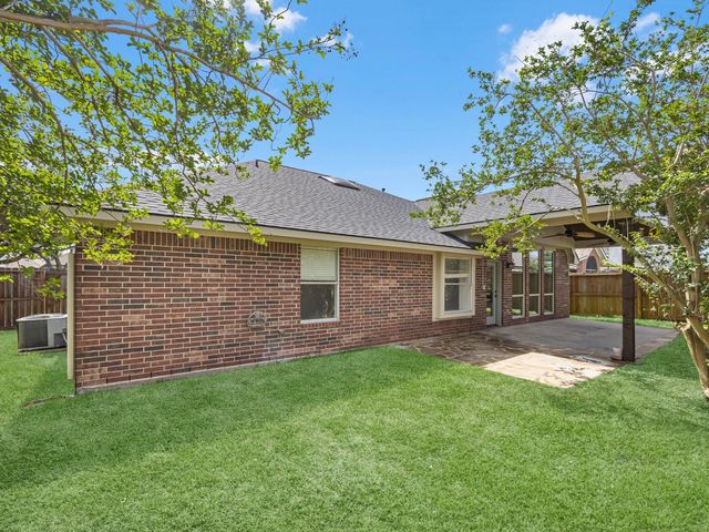 2221 W Van Trease Drive, Deer Park, TX 77536