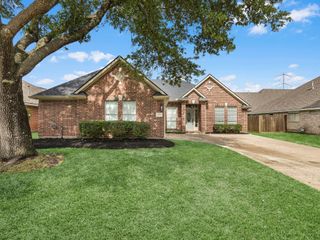 2221 W Van Trease Drive, Deer Park, TX 77536