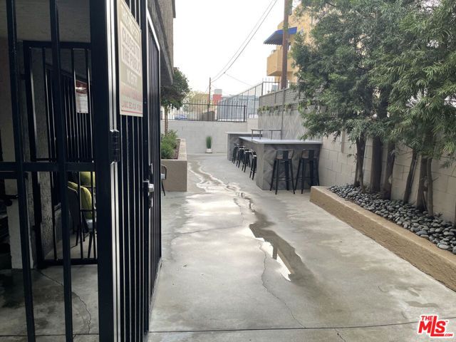 5325 Denny Avenue, North Hollywood (los Angeles), CA 91601