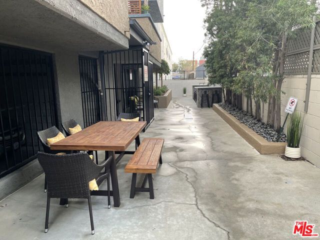 5325 Denny Avenue, North Hollywood (los Angeles), CA 91601