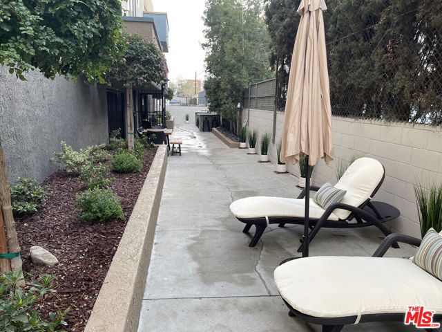 5325 Denny Avenue, North Hollywood (los Angeles), CA 91601