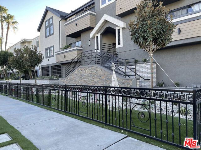 5325 Denny Avenue, North Hollywood (los Angeles), CA 91601